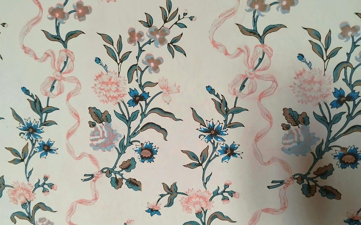 Hârtie cu model floral vintage, în tonuri de bej