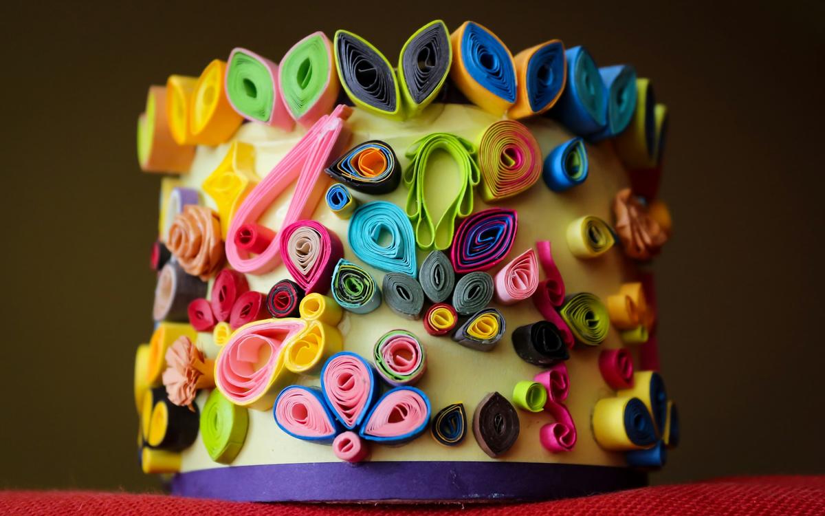 Decor colorat din spirale de hârtie quilling