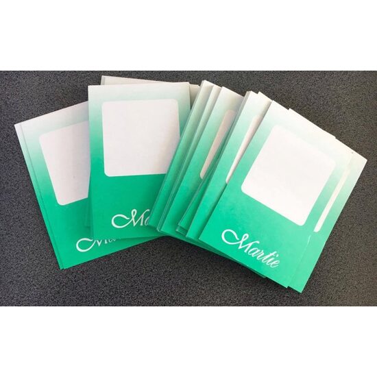 Set 50 cartonase martisor - alb - verzi - 5.6x8.6cm