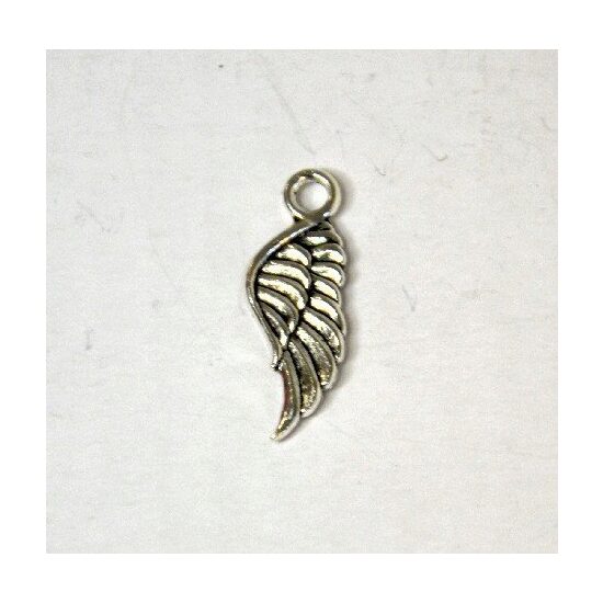 367229D - Charm metalic argintiu - aripioara - ANT-CH