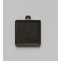 366895D - medalion bronz patrat, cu agatatoare, 20x20mm - ANT-CH