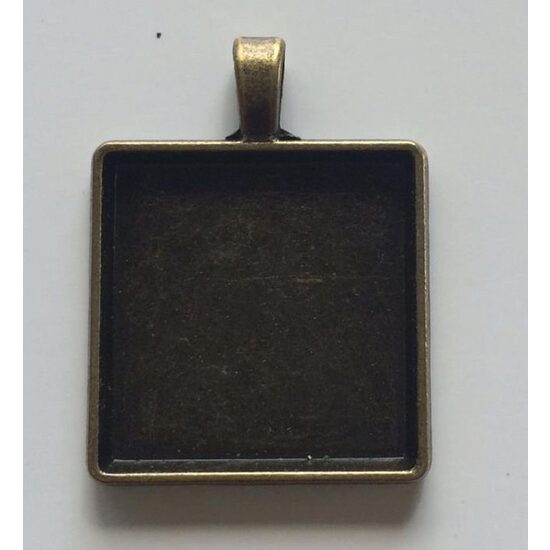 366897D - medalion bronz patrat, cu agatatoare, 25x25mm - ANT-CH