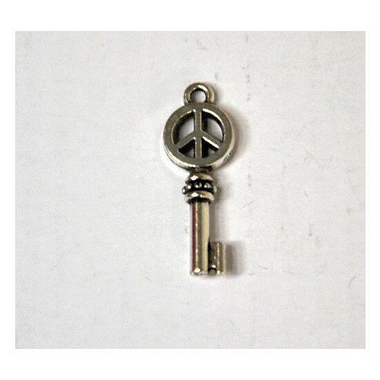 367218D - Charm metalic argintiu - cheie - ANT-CH