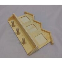 Cuier lemn cu trei ferestre pentru poze - 14336 - Pentart