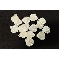 364919 - Set 20buc margele albe din acril - scoica, 3.6x3.3cm - ANT-CH