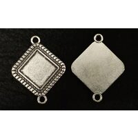 380668 Pandantiv din metal antichizat cu doua agatatori, 1.5x1.5cm - ANT-CH