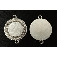 380669 Pandantiv din metal antichizat cu doua agatatori, D 2.0cm - ANT-CH